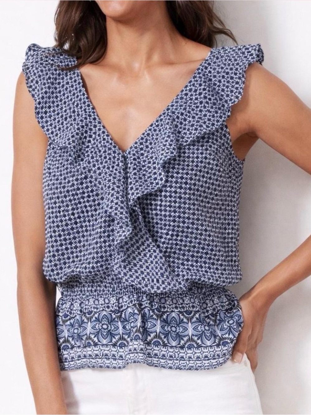 Evereve Navy and White Geometric Blouse